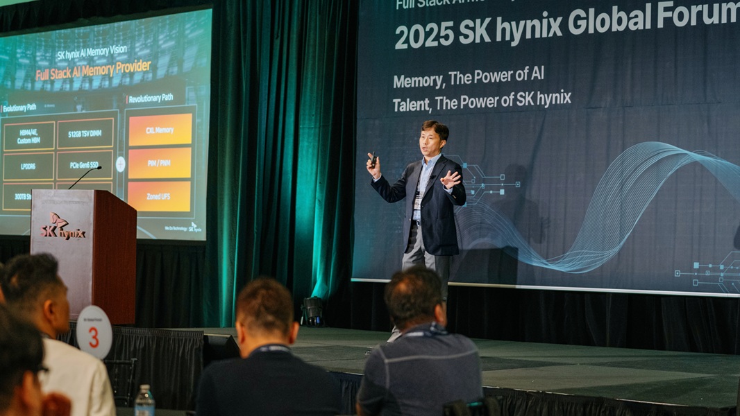 ▲곽노정 SK하이닉스 대표이사 사장이 '2025 SK 글로벌 포럼'에서 발표하고 있다. (자료제공=SK하이닉스)