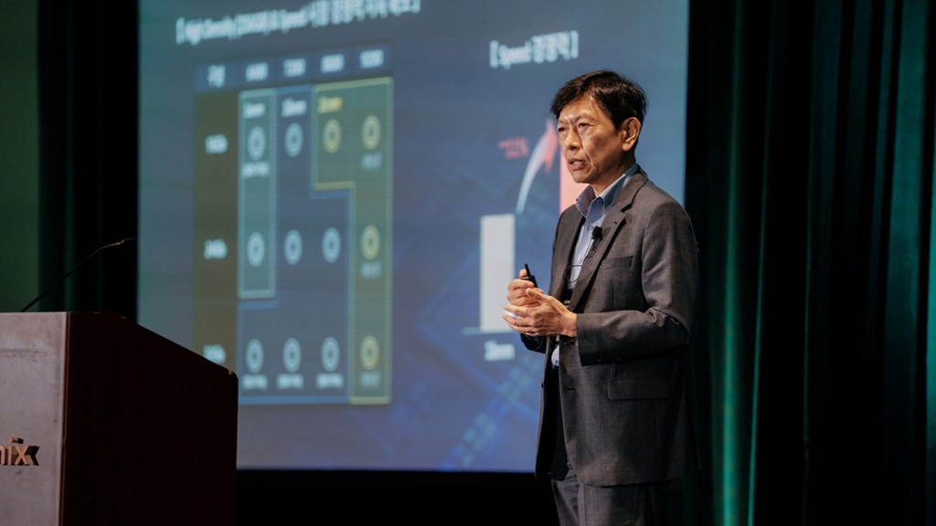 ▲안현 SK하이닉스 개발총괄 사장이 '2025 SK 글로벌 포럼'에서 발표하고 있다. (자료제공=SK하이닉스)