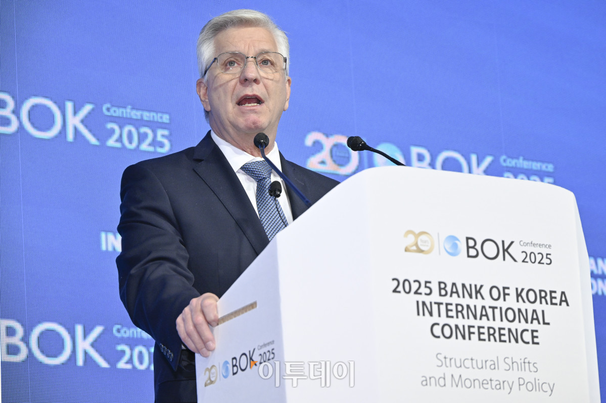 ▲크리스토퍼 월러 미국 연방준비제도(Fed·연준) 이사가 2일 서울 중구 한국은행에서 열린 2025년 BOK 국제컨퍼런스에서 기조연설을 하고 있다. 조현호 기자 hyunho@