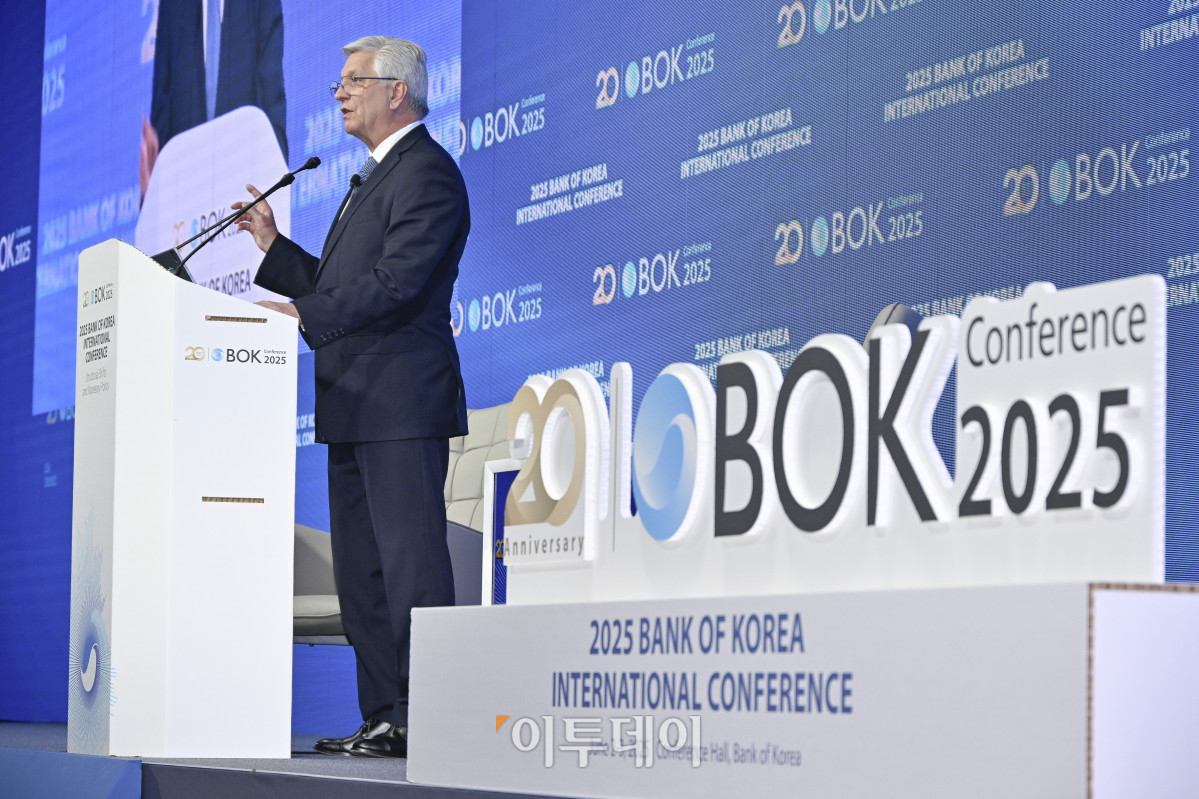 ▲크리스토퍼 월러 미국 연방준비제도(Fed·연준) 이사가 2일 서울 중구 한국은행에서 열린 2025년 BOK 국제컨퍼런스에서 기조연설을 하고 있다. 조현호 기자 hyunho@