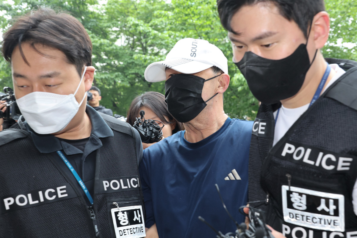 ▲서울 지하철 5호선 열차 안에 불을 지른 60대 남성이 2일 영장실질심사를 위해 서울남부지법에 출석하고 있다. (사진제공=연합뉴스)