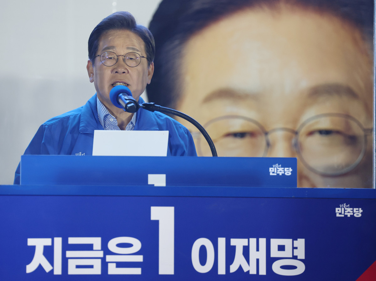 ▲더불어민주당 이재명 대선 후보가 선거를 하루 앞둔 2일 서울 여의도공원 마지막 유세에서 이 후보의 '빛의 혁명' 완성을 위한 승리에 대한 연설을 하고 있다. 2025.6.2    superdoo82@yna.co.kr/2025-06-02 21:33:57/<저작권자 ⓒ 1980-2025 ㈜연합뉴스. 무단 전재 재배포 금지, AI 학습 및 활용 금지> (연합뉴스)