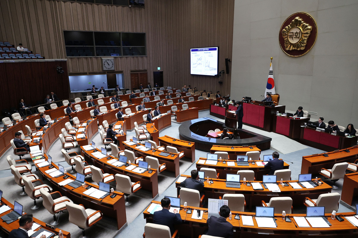 ▲4월 29일 국회에서 추가경정예산(추경)안을 심사하는 종합정책질의 등을 위한 예산결산특별위원회 전체회의가 열리고 있다. (연합뉴스)