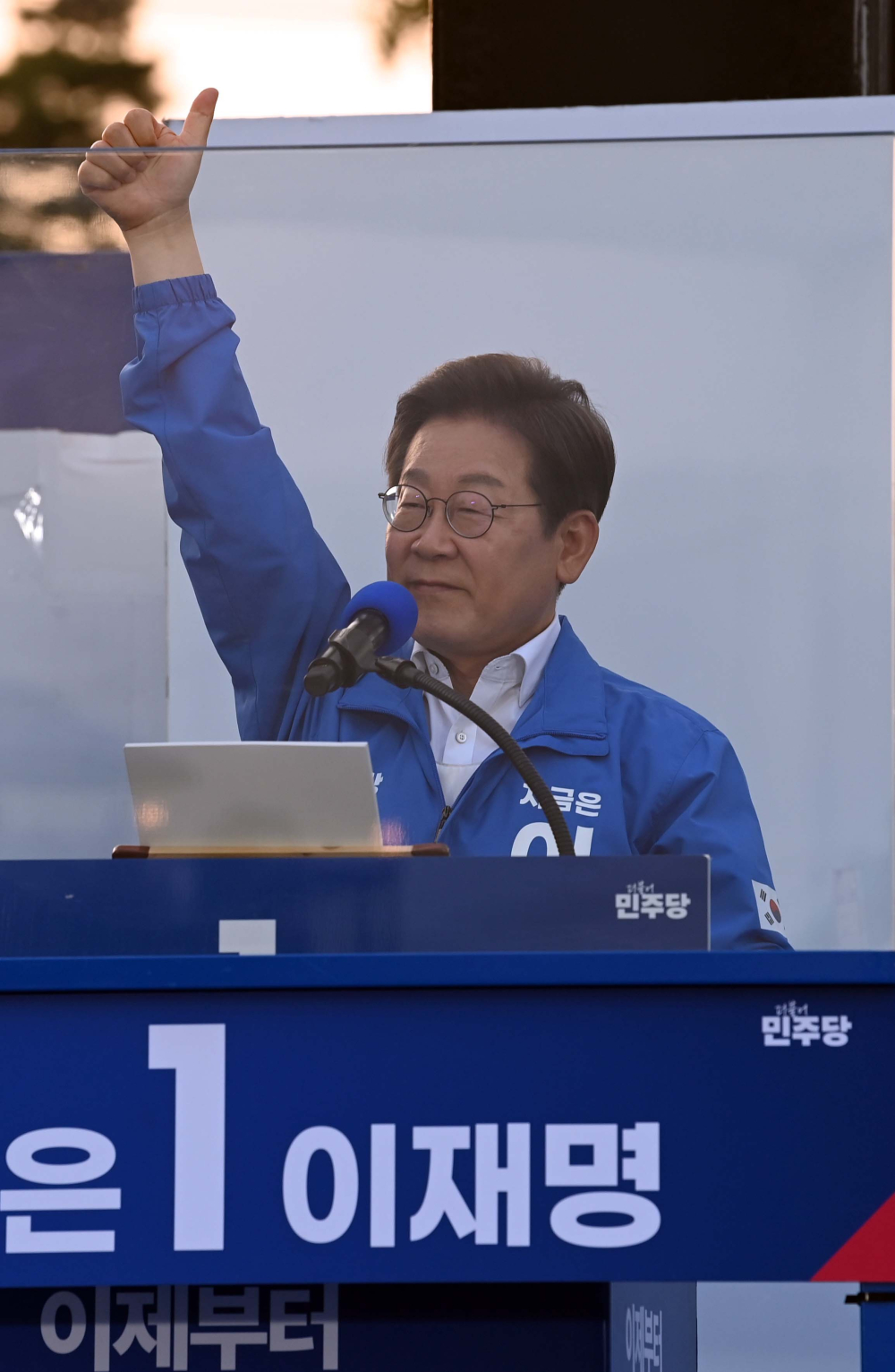 ▲이재명 더불어민주당 대선 후보가 29일 서울 관악구 관악산으뜸공원에서 금천구·관악구·동작구 유세를 하고 있다. 신태현 기자 holjjak@ (이투데이DB)