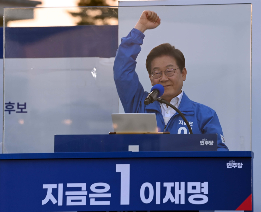 ▲이재명 더불어민주당 대선 후보가 지난달 29일 서울 관악구 관악산으뜸공원에서 금천구·관악구·동작구 유세를 하고 있다. (사진=신태현 기자 holjjak@)