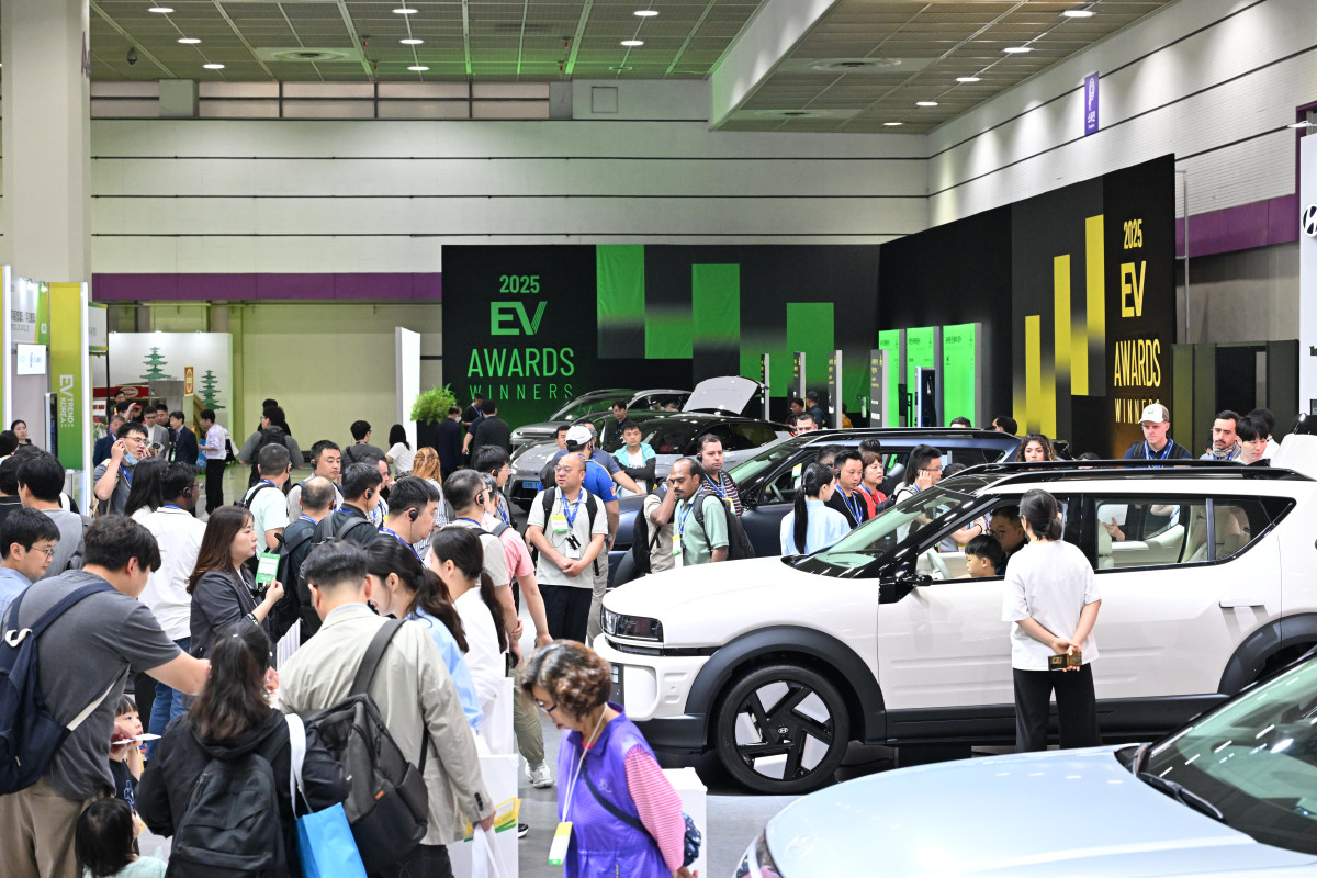 ▲국내 대표 전기차 전시회 ‘EV트렌드코리아 2025’가 3일 서울 코엑스 A홀에서 막을 올렸다. (한국배터리산업협회)