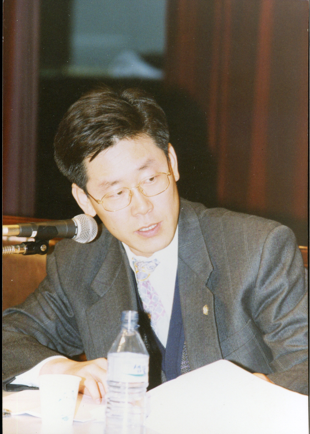 ▲이재명 제21대 대통령 당선인의 1990년대 중후반 인권 변호사 시절 어느 한 토론회장에서 모습. (사진=더불어민주당 제공) (사진=뉴시스)