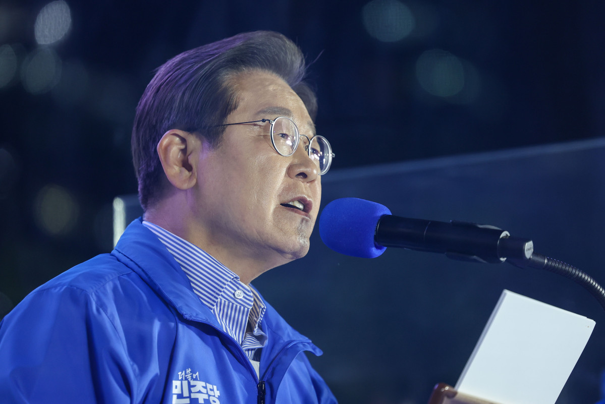 ▲이재명 더불어민주당 대선후보가 2일 오후 서울 영등포구 여의도공원 문화의마당에서 열린 집중유세에서 지지를 호소하고 있다.(공동취재) (사진=뉴시스)