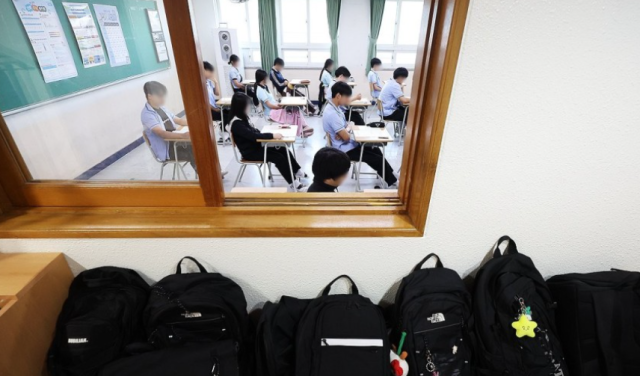 ▲2025학년도 수능 6월 모의평가가 실시된 지난해 6월 4일 오전 경기도 수원시 조원고등학교에서 3학년 학생들이 시험 시작을 기다리고 있다. (연합뉴스)