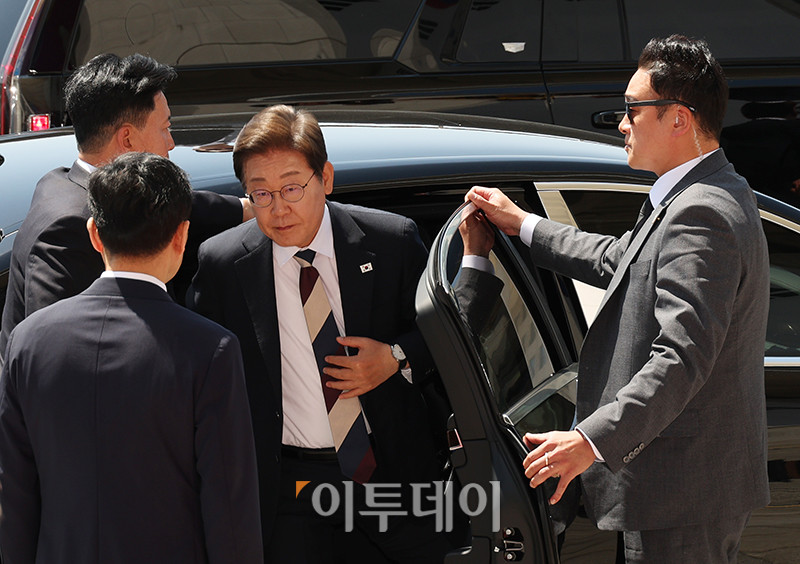 ▲이재명 대통령이 4일 취임 선서를 위해 서울 여의도 국회 본청에 들어서고 있다. 고이란 기자 photoeran@