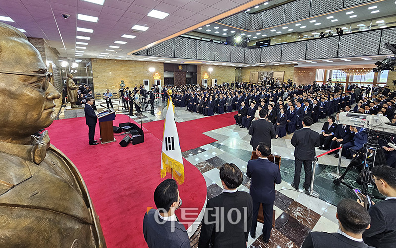 ▲제21대 대통령 취임식이 열린 4일 서울 여의도 국회에서 이재명 대통령이 취임식에서 취임사를 하고 있다. 국회사진기자단