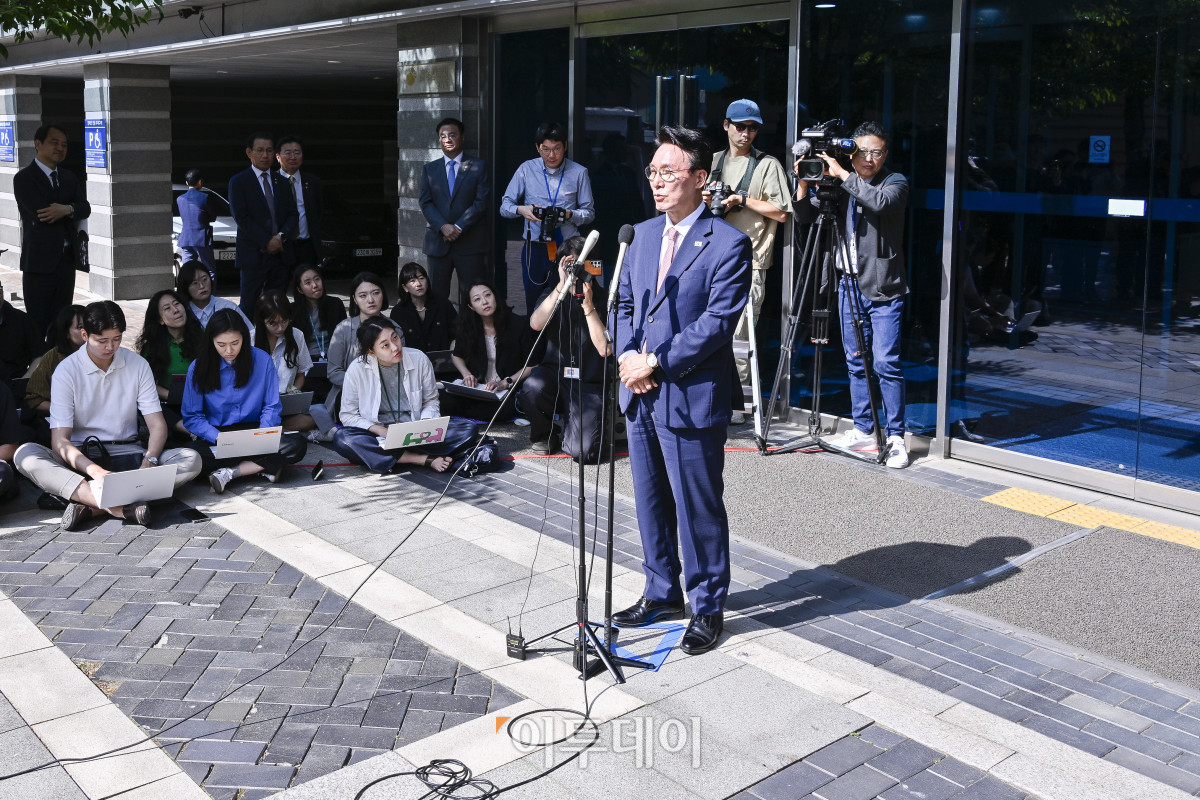 ▲김민석 국무총리 후보자가 5일 서울 종로구 금융감독원 연수원에 마련된 인사청문회 사무실에 출근하며 지명 소감을 밝히고 있다. 이재명 대통령은 새 정부의 첫 국무총리로 김민석 더불어민주당 의원을 지명했다. 조현호 기자 hyunho@