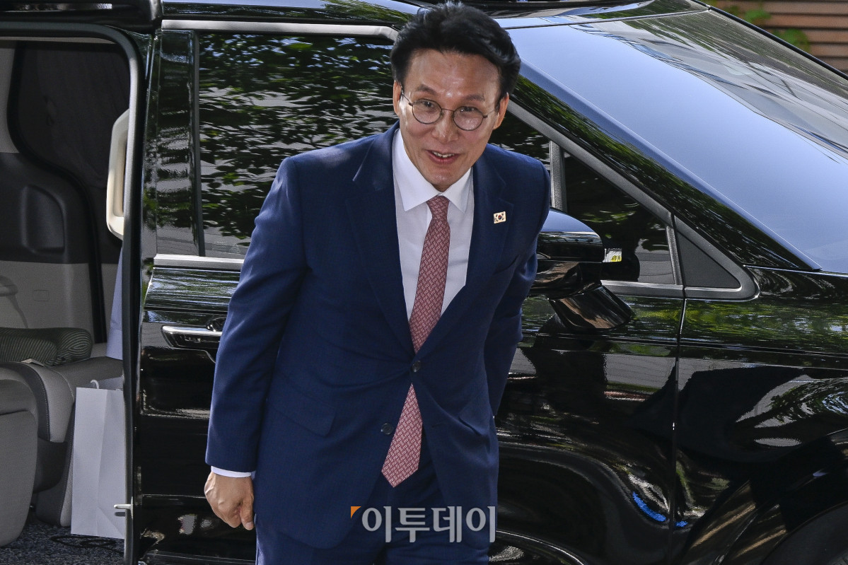 ▲김민석 국무총리 후보자가 5일 서울 종로구 금융감독원 연수원에 마련된 인사청문회 사무실에 출근하고 있다. 이재명 대통령은 새 정부의 첫 국무총리로 김민석 더불어민주당 의원을 지명했다. 조현호 기자 hyunho@