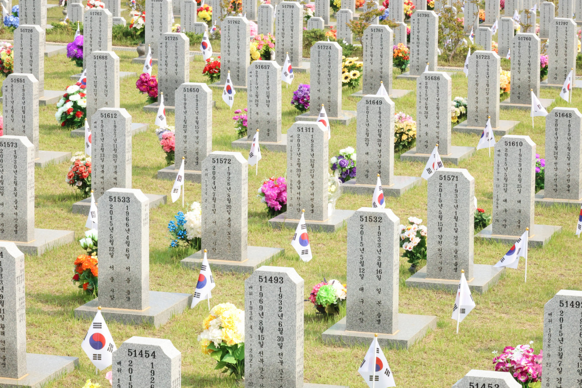 ▲호국보훈의 달인 1일 오후 대전 유성구 국립대전현충원에 태극기가 펄럭이고 있다. (연합뉴스)