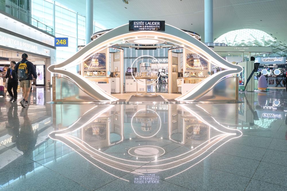 ▲인천공항 터미널2에 마련된 신세계면세점 에스티로더 팝업매장 (사진제공=신세계면세점)