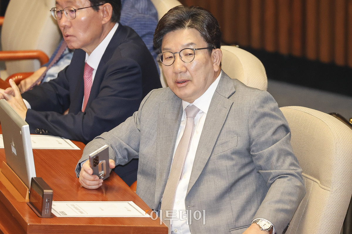 ▲권성동 국민의힘 전 원내대표가 5일 서울 여의도 국회에서 열린 본회의에 참석해 있다. 조현호 기자 hyunho@