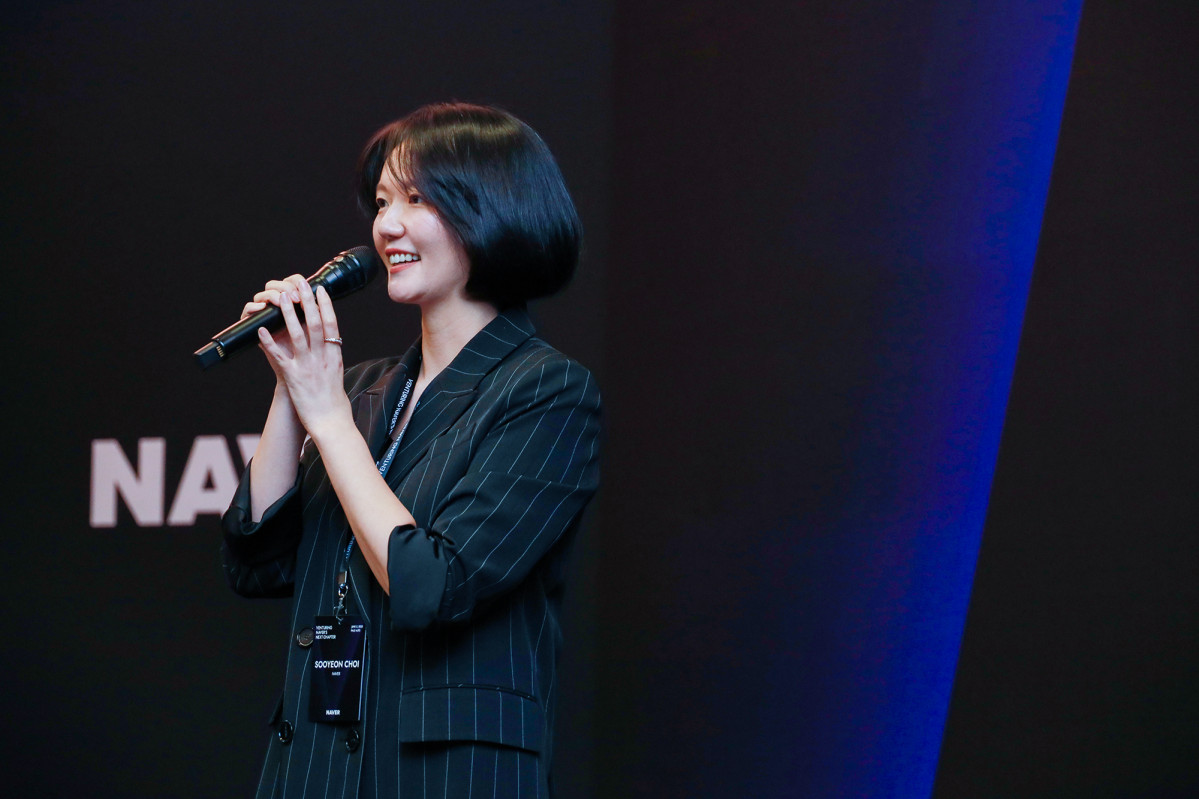 ▲최수연대표가 5일(현지 시간) 미국 실리콘밸리에서 네이버 최수연 CEO가 네이버 벤처스 네트워킹 행사에 참여해 환영인사를 전하고 있다. (사진제공=네이버)