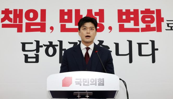 ▲국민의힘 김용태 비상대책위원장이 8일 국회에서 현안관련 기자회견을 열고 발언하고 있다. 2025.6.8 (연합뉴스)