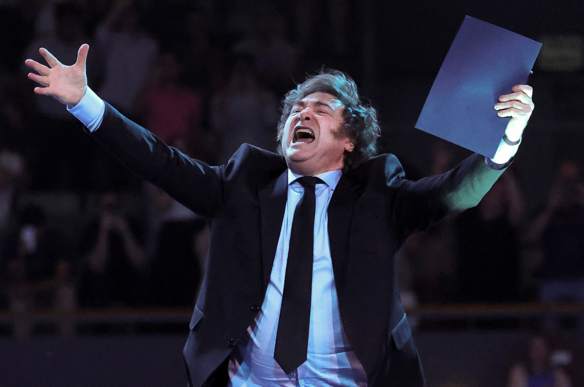 ▲하비에르 밀레이 아르헨티나 대통령이 8일(현지시간) 스페인 마드리드에서 열린 마드리드경제포럼에서 연설하고 있다. 마드리드/로이터연합뉴스