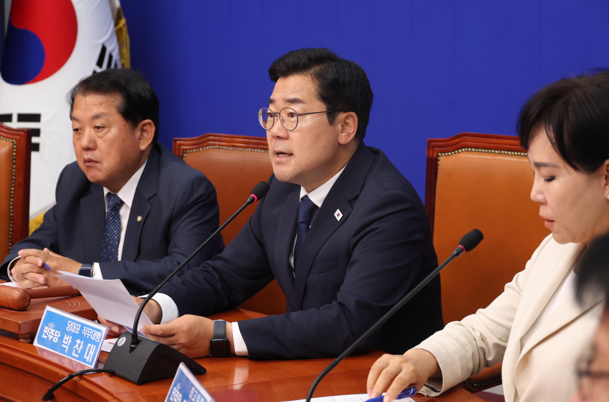 ▲박찬대 더불어민주당 당대표 직무대행 겸 원내대표가 9일 오전 서울 여의도 국회에서 열린 최고위원회의에서 발언을 하고 있다. (사진=뉴시스)