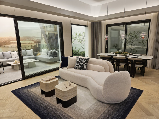 ▲포스코이앤씨가 9일 서울 용산구 베르가모 웨딩홀에 ‘용산정비창 전면 제1구역’ 재개발 홍보관을 열었다. 사진은 팬트하우스 거실과 테라스 견본 모습. (사진=정용욱 기자 dragon@)