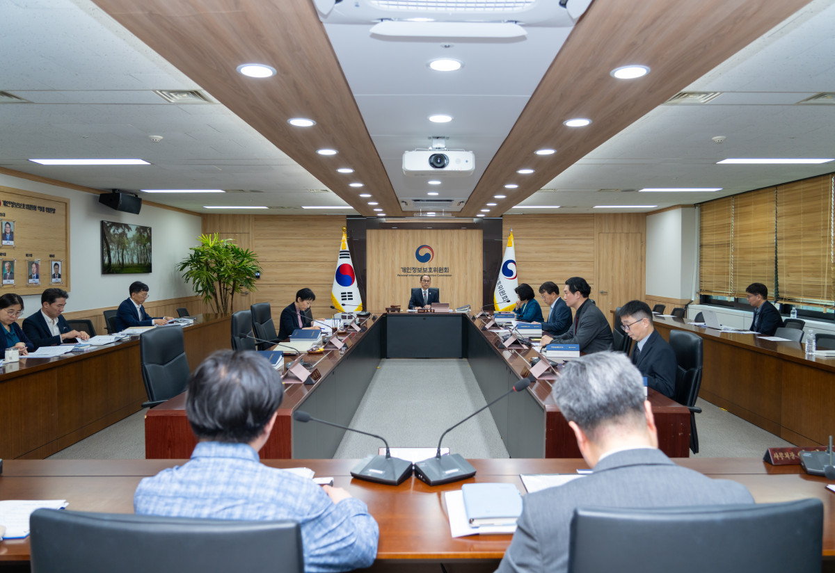 ▲개인정보보호위원회는 5월 28일 오후 서울 종로구 정부서울청사에서 2025년 제12회 개인정보보호위원회 전체회의를 개최했다. (사진제공=개인정보보호위원회)