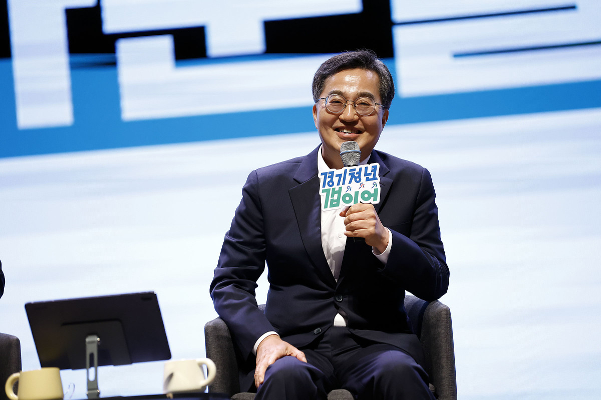 ▲김동연 경기도지사가 경기청년 갭이어 프로그램 발대식 행사장에서 마이크를 들고 인사말을 하고있다. (경기도)