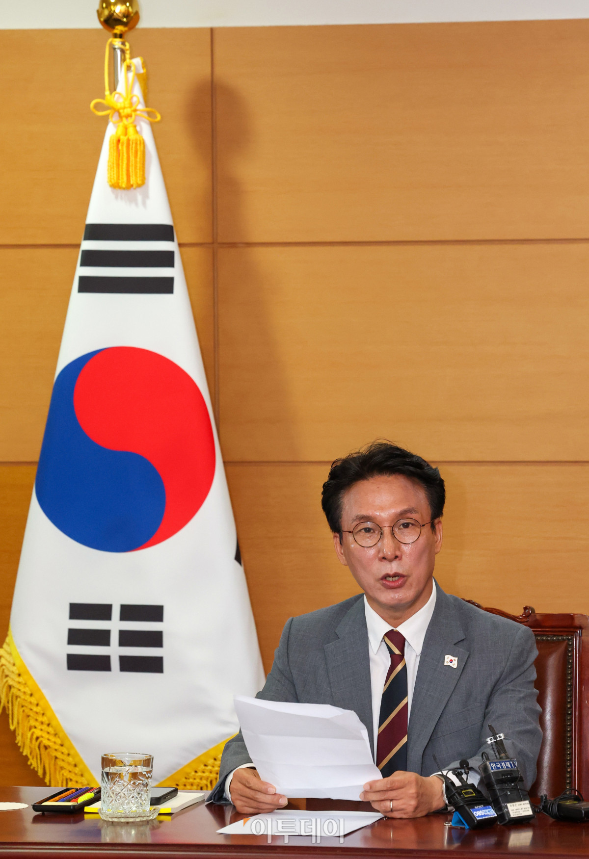 ▲김민석 국무총리 후보자가 10일 서울 종로구 금융감독원 연수원에 마련된 인사청문회 준비 사무실에서 열린 출입기자단 약식간담회에서 발언하고 있다. 조현호 기자 hyunho@