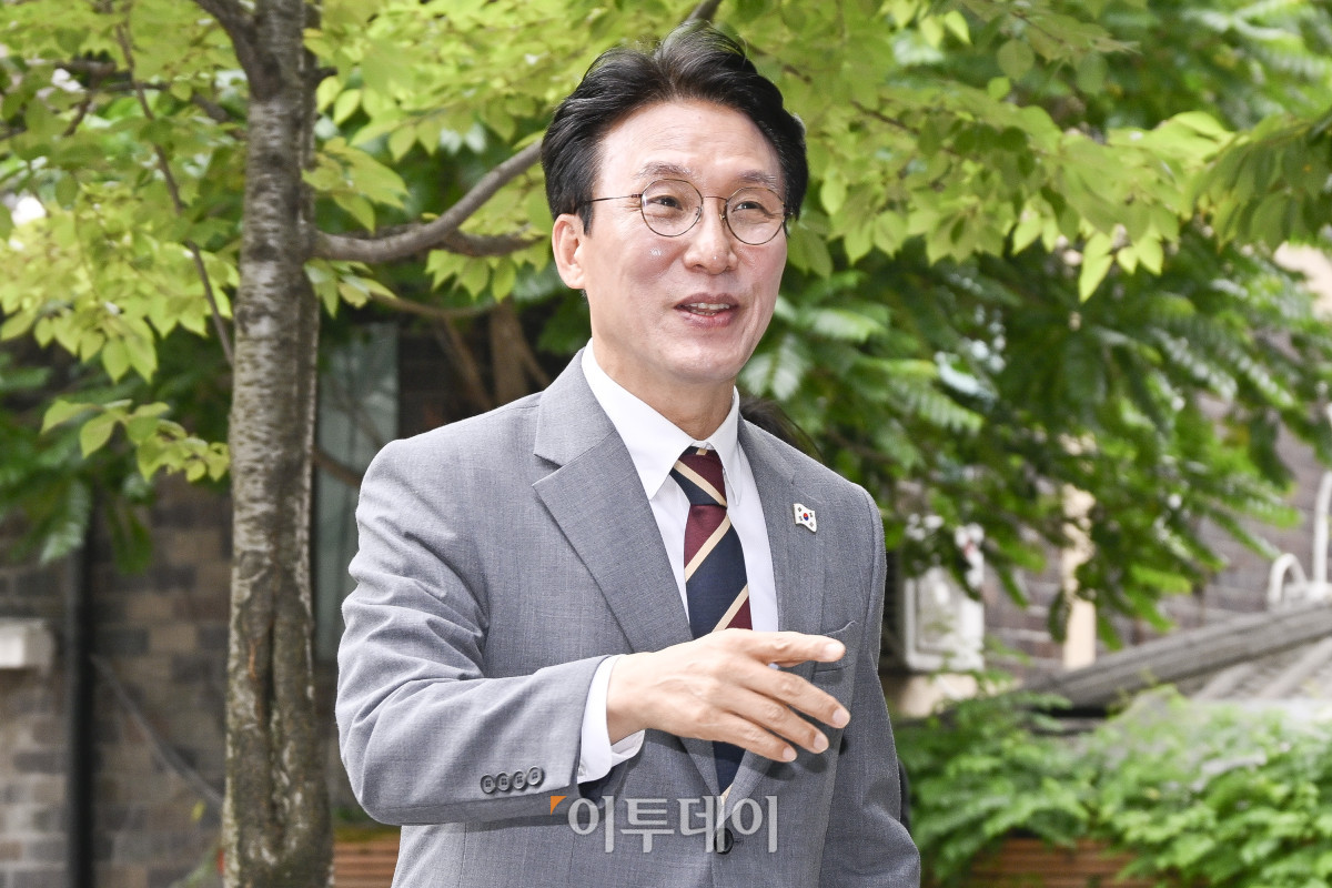 ▲김민석 국무총리 후보자가 10일 서울 종로구 금융감독원 연수원에 마련된 인사청문회 준비 사무실에 출근하고 있다. 조현호 기자 hyunho@