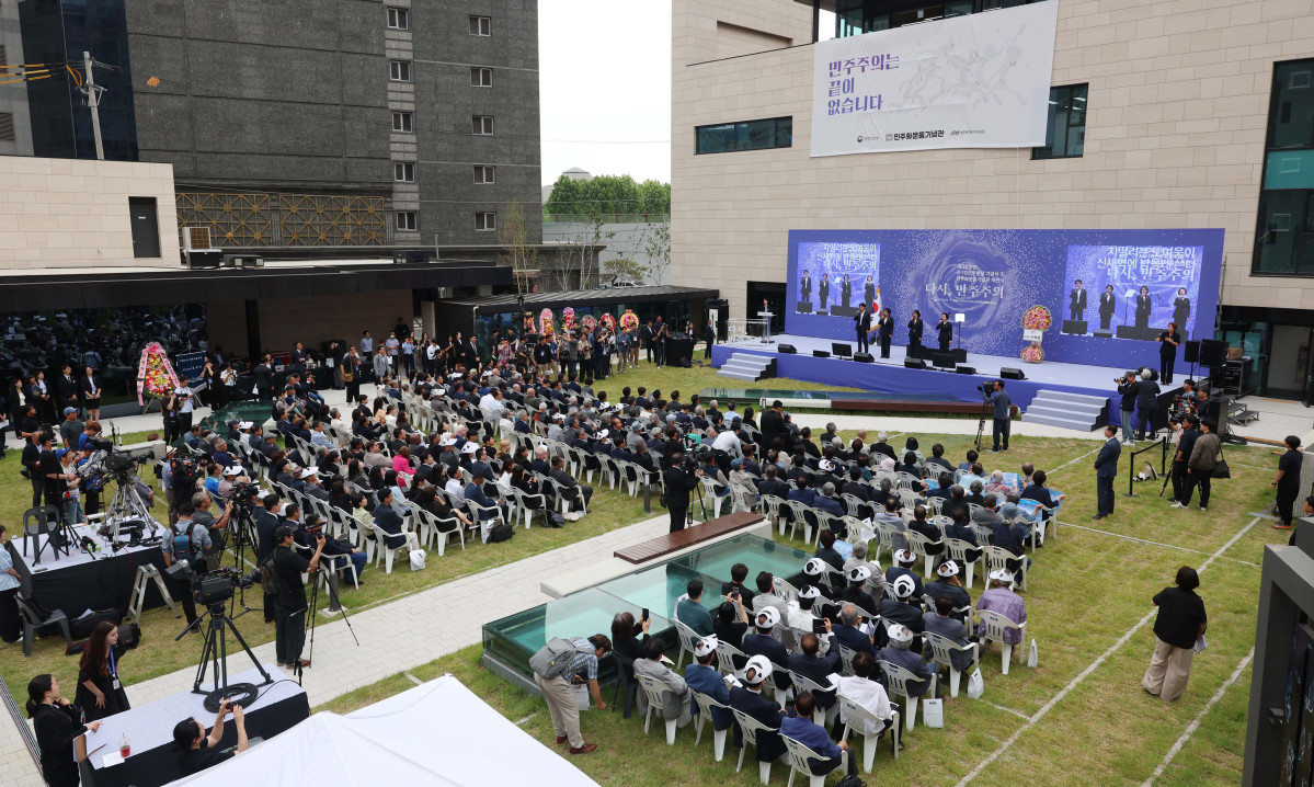 ▲10일 서울 용산구 민주화운동기념관(옛 남영동 대공분실)에서 ‘제38주년 6·10 민주항쟁 기념식 및 민주화운동기념관 개관식’이 열리고 있다. 신태현 기자 holjjak@
