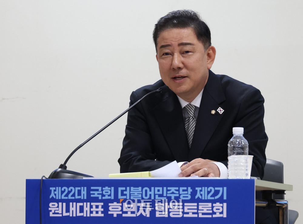 ▲10일 서울 여의도 국회 의원회관에서 열린 더불어민주당 제22대 국회 2기 원내대표 후보 합동 토론회에서 김병기 후보가 발언을 하고 있다. 고이란 기자 photoeran@