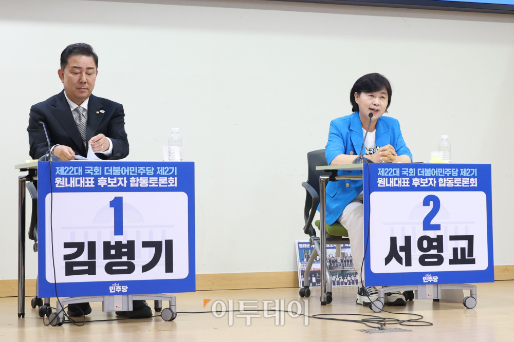 ▲10일 서울 여의도 국회 의원회관에서 열린 더불어민주당 제22대 국회 2기 원내대표 후보 합동 토론회에서 김병기(왼쪽) 후보와 서영교 후보가 발언을 하고 있다. 고이란 기자 photoeran@