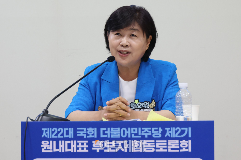 ▲10일 서울 여의도 국회 의원회관에서 열린 더불어민주당 제22대 국회 2기 원내대표 후보 합동 토론회에서 서영교 후보가 발언을 하고 있다. 고이란 기자 photoeran@