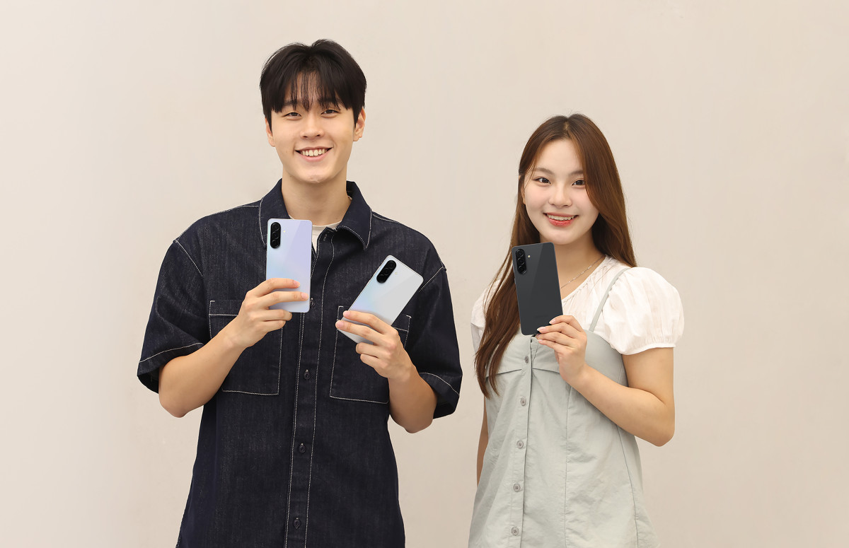 ▲삼성전자 모델들이 새롭게 출시한 ‘갤럭시 A36 5G’를 소개하는 모습 (자료제공=삼성전자)