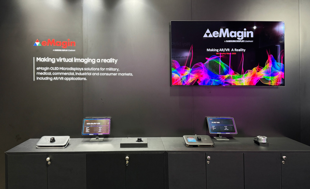 ▲삼성디스플레이의 자회사인 미국 이매진이 'AWE USA 2025'에서 전시한 0.62형(2600PPI) 등 최신 올레도스 제품  (사진제공-삼성디스플레이)