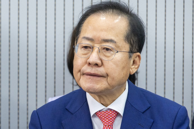 ▲제21대 대통령후보자 국민의힘 3차 경선 진출자를 발표하는 29일 오후 서울 여의도 국민의힘 중앙당사에서 홍준표 후보가 결과를 기다리고 있다. 2025.04.29. (뉴시스)
