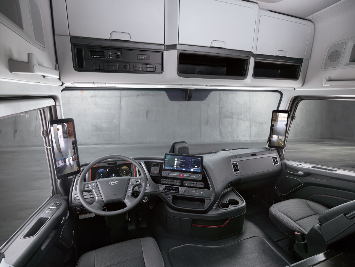 ▲현대차 '더 뉴 엑시언트' 내장 (사진=현대자동차)