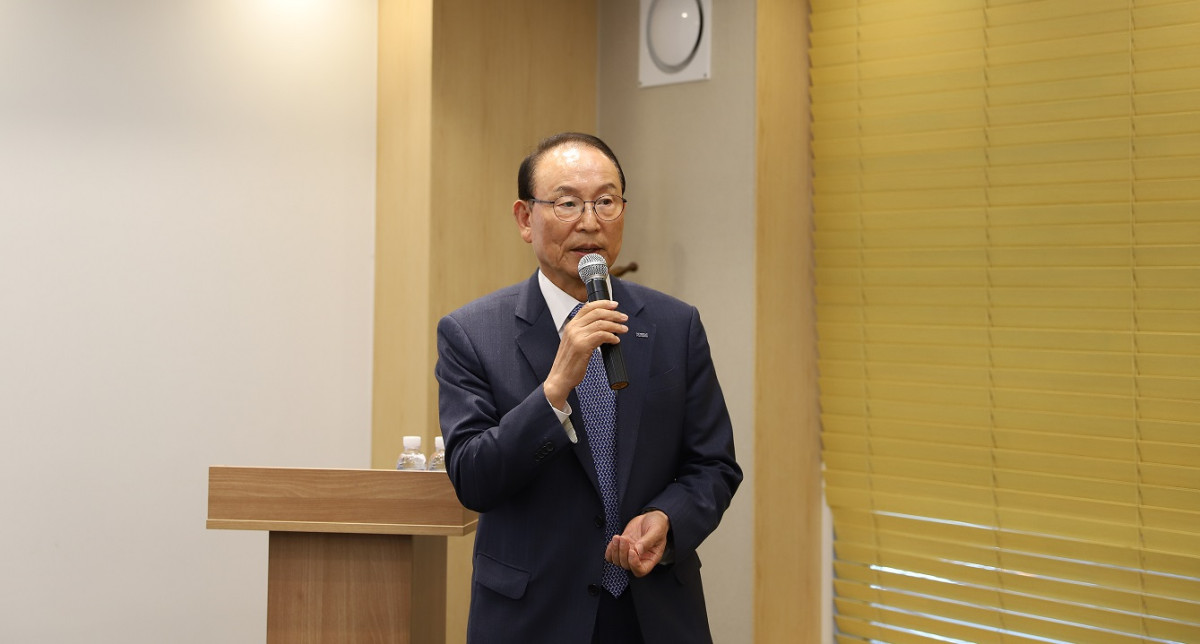 ▲최운열 한국공인회계사회 회장이 11일 서울 여의도에서 열린 취임 1주년 기자간담회에서 발언하고 있다.

  (사진=한국공인회계사협회)