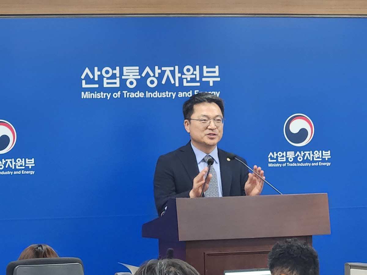 ▲문신학 산업통상자원부 1차관이 산업부 기자실을 찾아 취임 인사를 하고 있다. (노승길 기자)