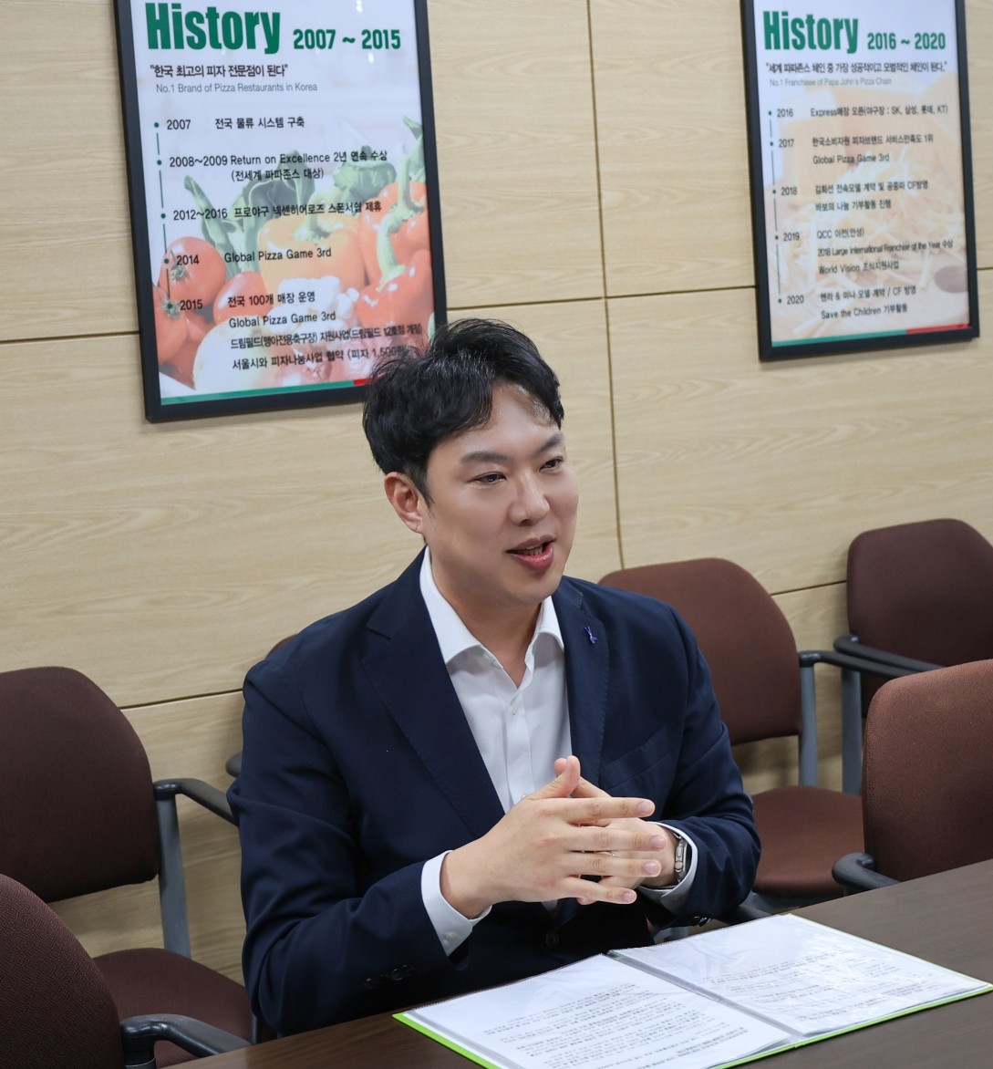 ▲김균박 한국파파존스 마케팅팀장이 서울 강남구 신사동 한국파파존스 본사에서 이투데이와 인터뷰하고 있다. (사진제공=한국파파존스)