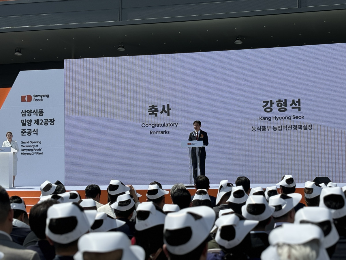 ▲강형석 농림축산식품부 농업혁신정책실장이 11일 삼양식품 ‘밀양 제2공장’ 준공식에서 축사를 하고 있다. (사진제공=농림축산식품부)