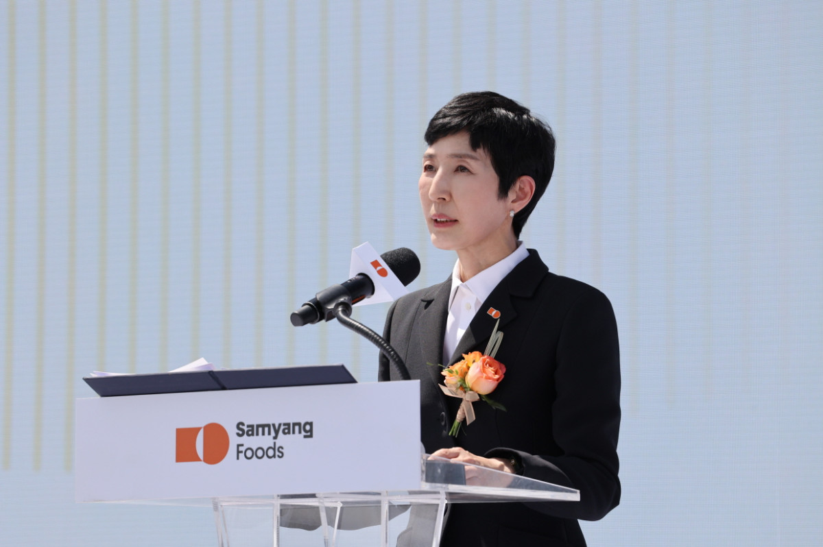 ▲김정수 삼양식품 부회장이 11일 밀양 제2공장 준공식에서 인사말을 하고 있다.  (사진제공=삼양식품)