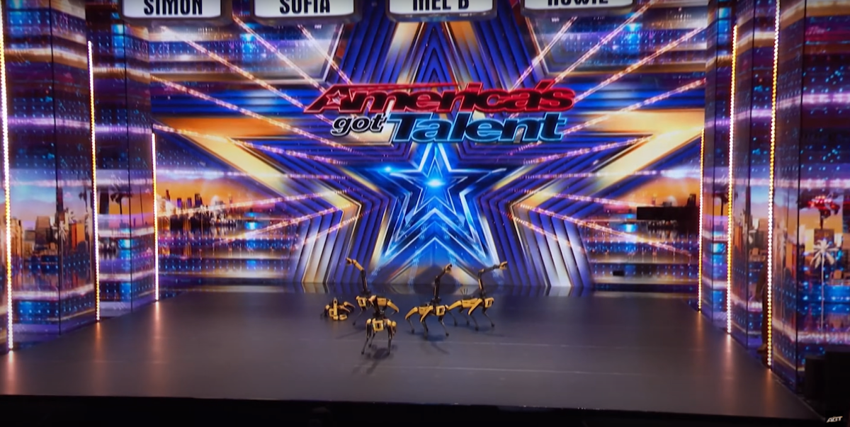 ▲10일 방송된 미국 TV쇼 ‘아메리카 갓 탤런트’에서 보스턴다이내믹스 스팟이 노래에 맞춰 안무를 선보이고 있다. (출처=아메리카 갓 탤런트 유튜브 채널)