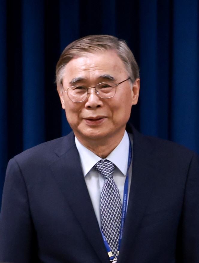 ▲4일 서울 용산 대통령실 청사에서 열린 이재명 정부 첫 인사브리핑에서 이종석 신임 국가정보원장 후보자가 소개되고 있다. 2025.6.4. (연합뉴스)