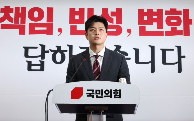 ▲국민의힘 김용태 비상대책위원장이 12일 국회에서 '검찰 해체 4법' 관련 입장 발표를 하고 있다. 2025.6.12. (연합뉴스)
