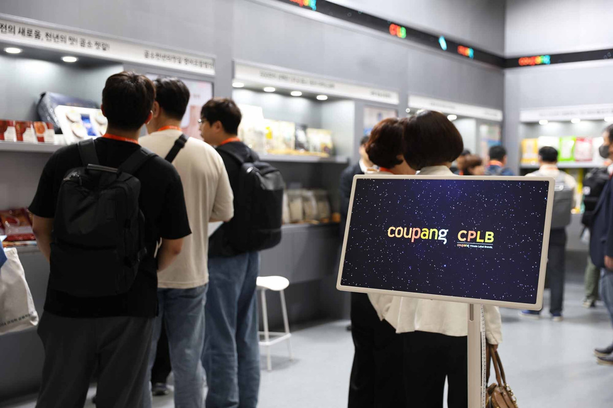 ▲12일 쿠팡 CPLB가 중소 제조 파트너 30개사와 함께 서울 삼성동 코엑스에서 개최된 산업통상자원부가 주최하는 ‘2025 디지털 유통·물류대전’에 동반 참가하고 있다. (사진제공=쿠팡)