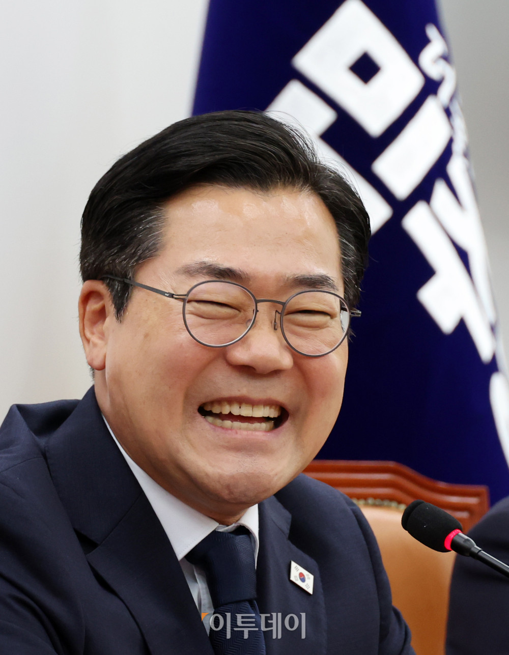 ▲박찬대 더불어민주당 대표 직무대행 겸 원내대표가 12일 서울 여의도 국회에서 고별 기자간담회를 하고 있다. 이날 박 원내대표는 "윤석열 정권과 치열하게 싸워, 주권자 국민이 주인인 나라 진짜 대한민국이 열렸다"며 "이 정도면 제가 민주당 1기 원내대표로서 참 보람 있었다, 유종의 미를 거뒀다, 이렇게 자부심을 가져도 되지 않을까 자평해 본다"고 말했다. 고이란 기자 photoeran@