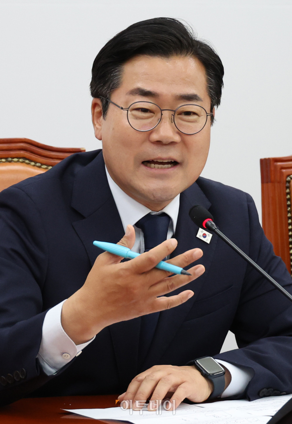 ▲박찬대 더불어민주당 대표 직무대행 겸 원내대표가 12일 서울 여의도 국회에서 고별 기자간담회를 하고 있다. 이날 박 원내대표는 "윤석열 정권과 치열하게 싸워, 주권자 국민이 주인인 나라 진짜 대한민국이 열렸다"며 "이 정도면 제가 민주당 1기 원내대표로서 참 보람 있었다, 유종의 미를 거뒀다, 이렇게 자부심을 가져도 되지 않을까 자평해 본다"고 말했다. 고이란 기자 photoeran@