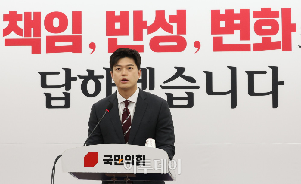 ▲김용태 국민의힘 비상대책위원장이 12일 서울 여의도 국회에서 '검찰해체 4법' 관련 현안 입장 발표를 하고 있다. 고이란 기자 photoeran@