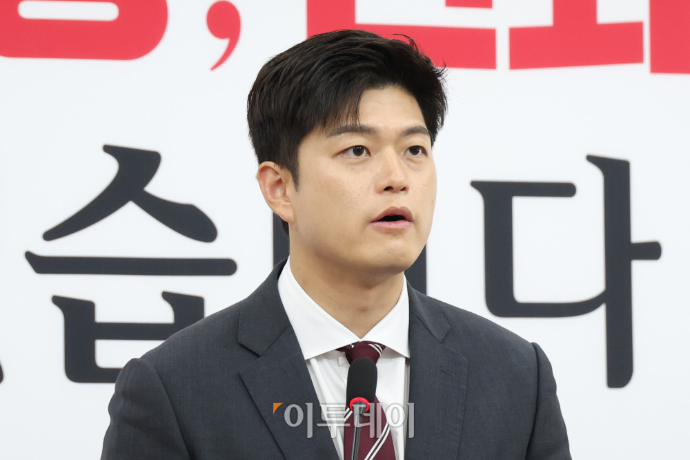 ▲김용태 국민의힘 비상대책위원장이 12일 서울 여의도 국회에서 '검찰해체 4법' 관련 현안 입장 발표를 하고 있다. 고이란 기자 photoeran@